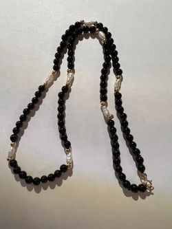 VINTAGE RICE WHITE CULTURED PEARL BLACK ONYX 14K YELLOW GOLD CLASP NECKLACE 