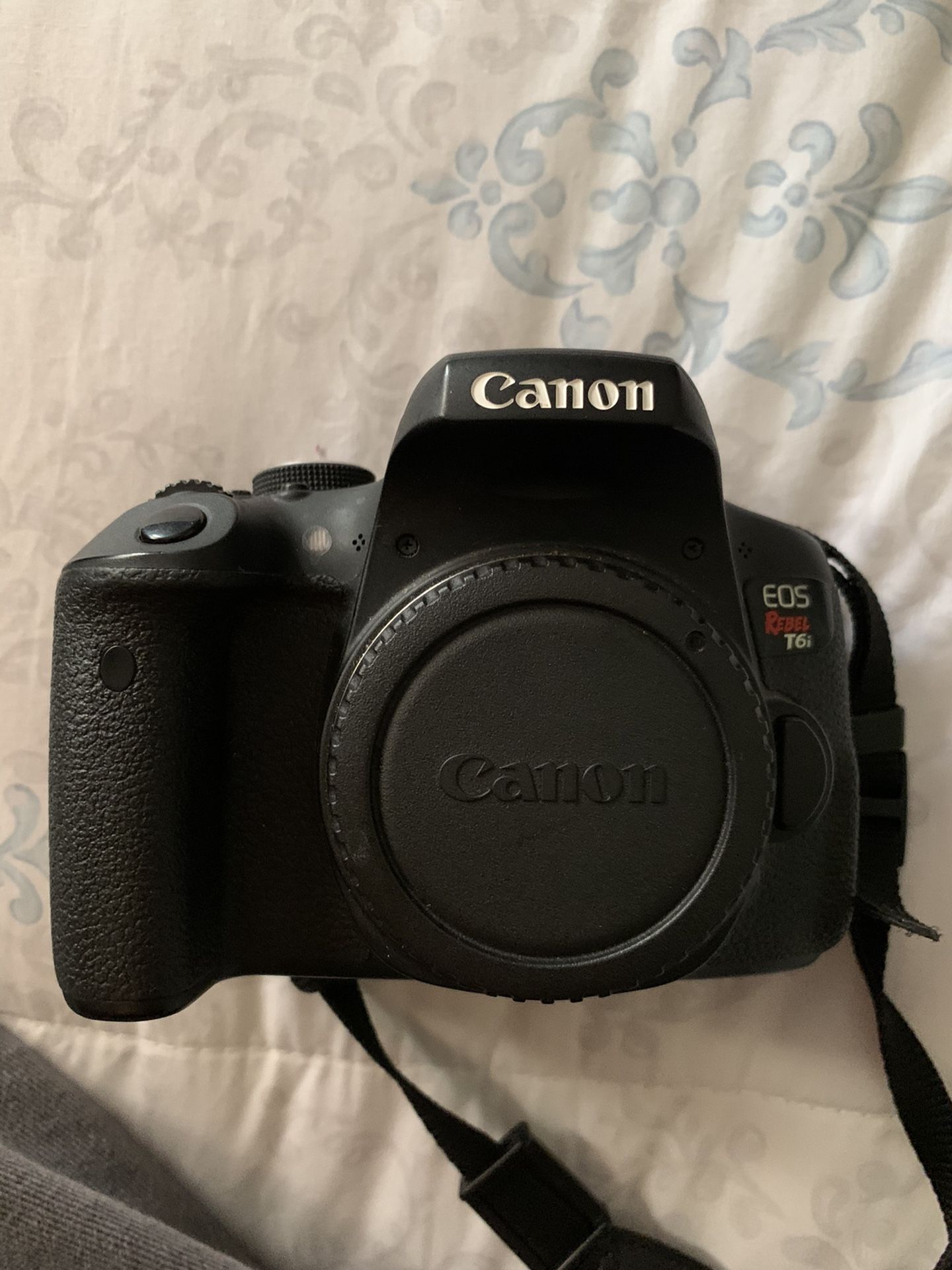 Canon EOS Rebel T6i *Water Damaged*