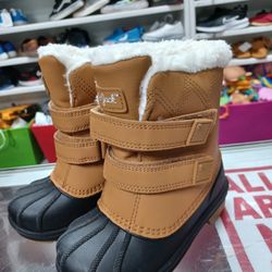 New Snow Boots Size 9