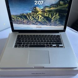 Apple Macbook Pro 15” i7 Laptop - 8GB RAM, 320GB HD