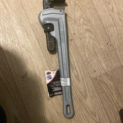18 Inch Aluminum Pipe Wrench, 2 1/2 Inch Pipe Capacity By Rigid