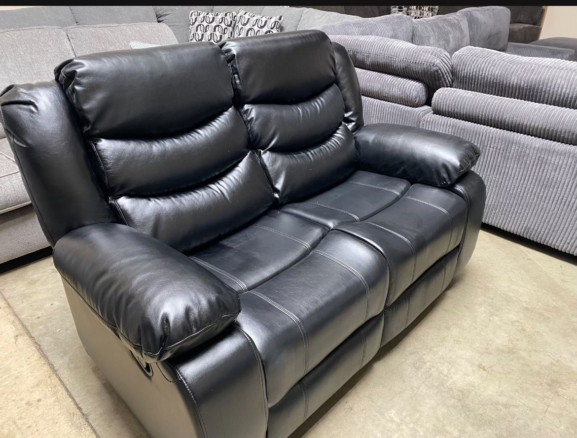 BLACK RECLINING LOVE SEAT pick Up Can Deliver $399