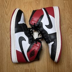 2013 Jordan 1 Black toe size 9.5