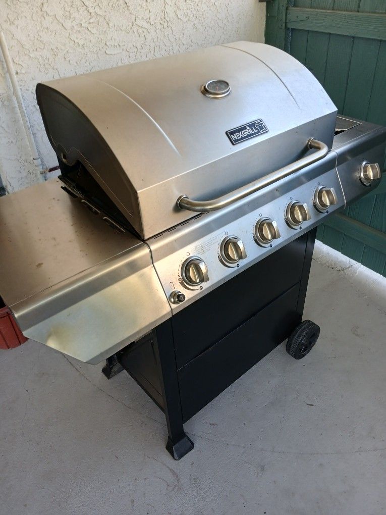 BBQ GIRL BY NEXGRILL STANLLES STEEL 6Burners Super Clean