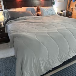 king bed with mattress