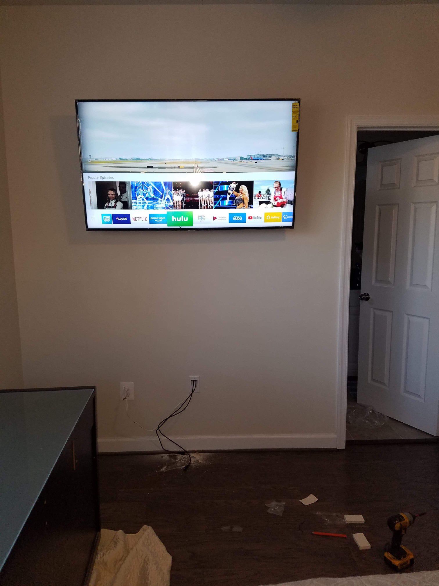 Tv mounting servic-- with flat tilting and full motion swivel tv wall mounts