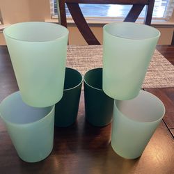 Lot of 6 green plastic cups