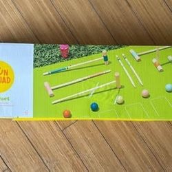 New Croquet Set Includes 6 mallets, 6 balls, 2 stakes, 9 wickets & carry bag