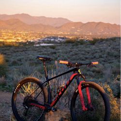 Trail Ready! 2019 Carbon Scott Scale RC 900 Hardtail Mountain Bike and Bike Rack with Accessories!
