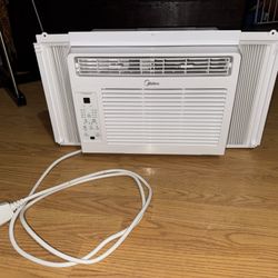 Midea 5,000 BTU Window Air Conditioner with Remote, 150 Sq. Ft., White, USED