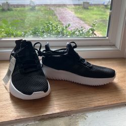 Boys Adidas Size 3 Cloudfoam Ultimate NEW