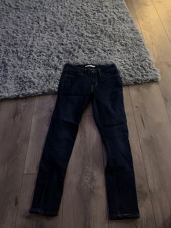 Women’s size 27 Levi’s skinny jeans