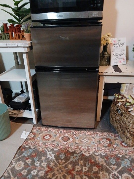 Mini Fridge With Freezer