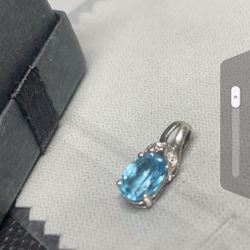 10k White Gold Gem Pendant 
