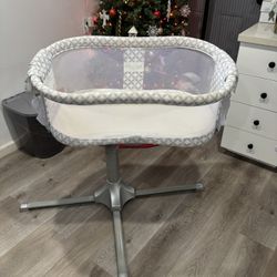 Halo Bassinest , Great Condition For Free 