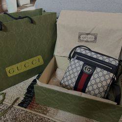✨ BRAND NEW Authentic Gucci Crossbody Purse ✨