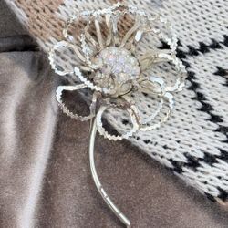 Vintage Flower Brooch/Rhinestone Pin