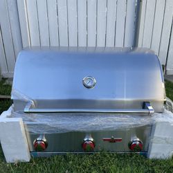 BBQ grill Delta Heat 32 Inch. 3 Burner Build In  LP Gas