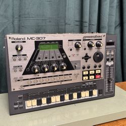 Roland MC-307 Sequencer 