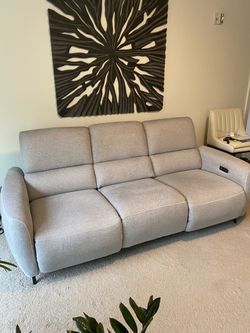 Recliner couch - Light gray, like new