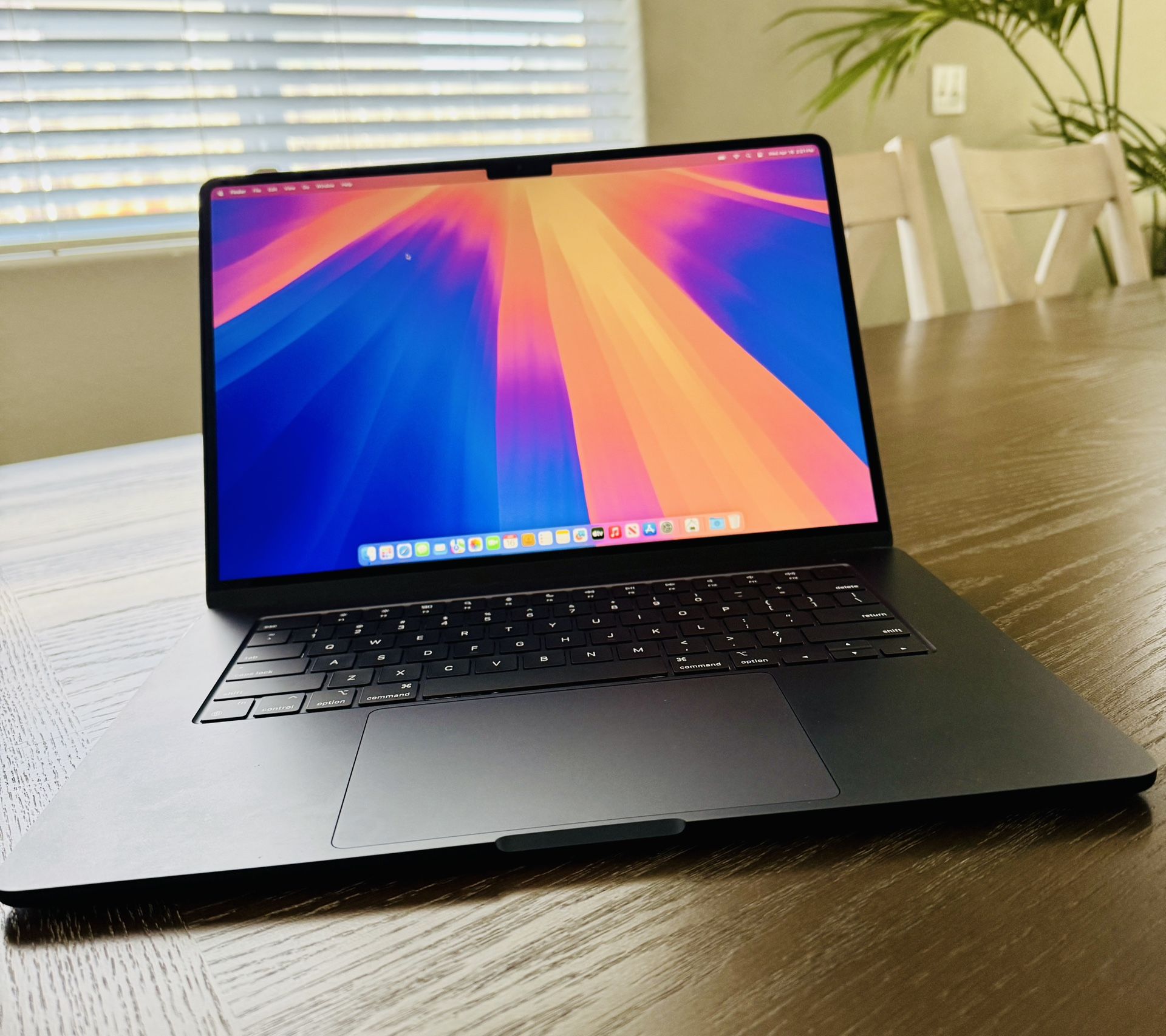 Apple MacBook Air 15.4-inch , 256GB SSD, 8GB Ram! M2