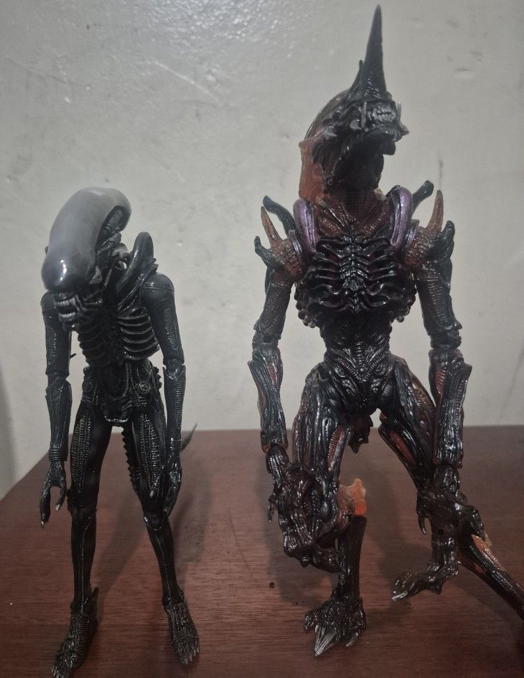 Neca Xenomorph Figures