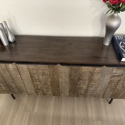 Signature Design by Ashley Casual Graydon Accent Cabinet