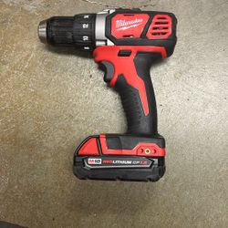 Milwaukee half-inch drill driver with one CP 1.5 battery
