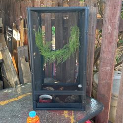 Enclosure For Reptiles 