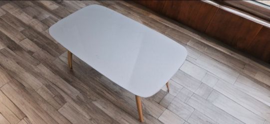 Beautiful all white coffee table with wooden legs