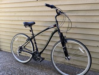 Schwinn Voyager 21 700c Hybrid Comfort Bike (Medium 18 Frame - Main Image