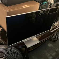 27" Monitors