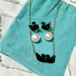 Authentic Swarovski Black Swan Necklace Earrings Set Collection