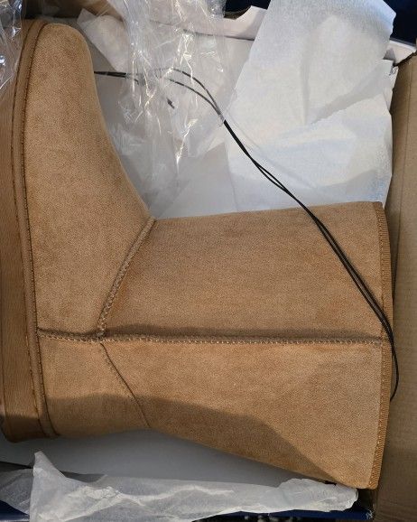Women's Boots Size 9M  New