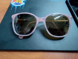 Sunglasses ****Must Pick Up****