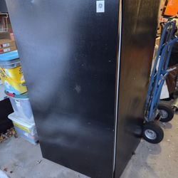 GE Upright Deep Freezer 