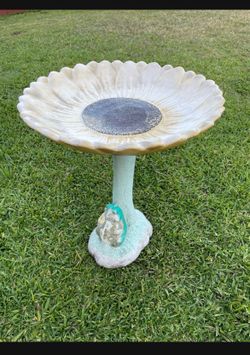 Sunflower Shaped Birdbath 20”x17”x17”