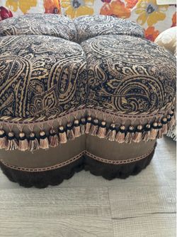 Brown ottoman with tassels and faux fur