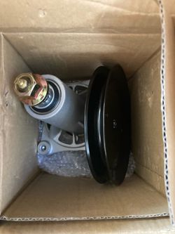 Lawn Mower Spindle with Pulley for Husqvarna YTH22V46 Ariens Poulan Jonsered Mandrel Assembly Replacement Part Number 92 70 81 21