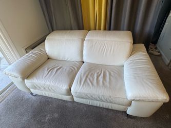 Power Reclining Loveseat – Excellent Condition