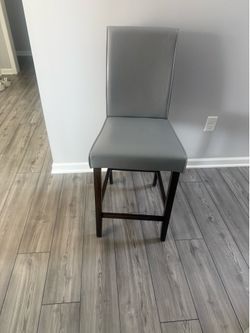 4 bar stools