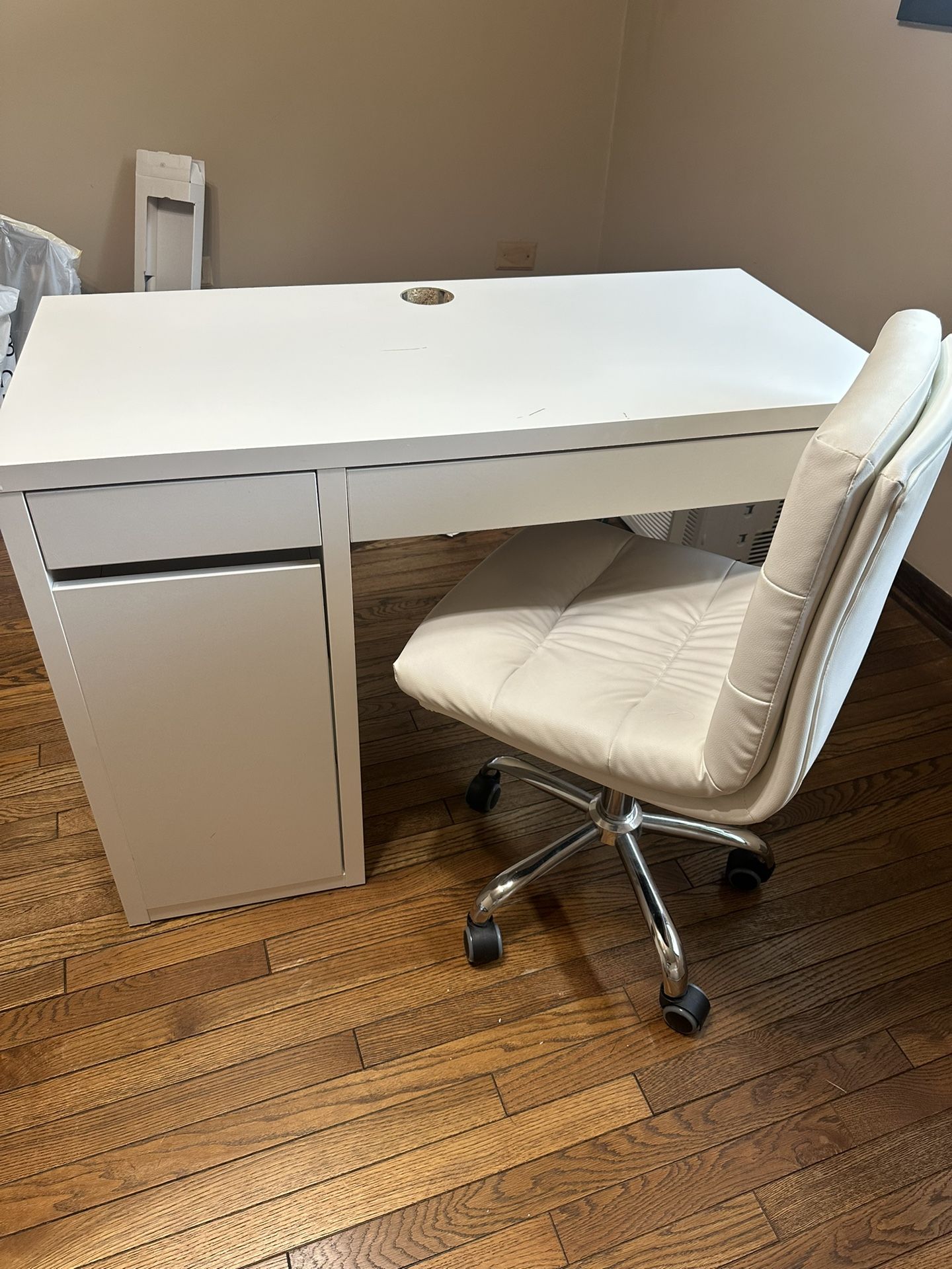 White Vanity Desk From IKEA With A White Chair