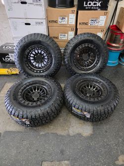 17" LOCK Mojave w/ new 33" RT tires
