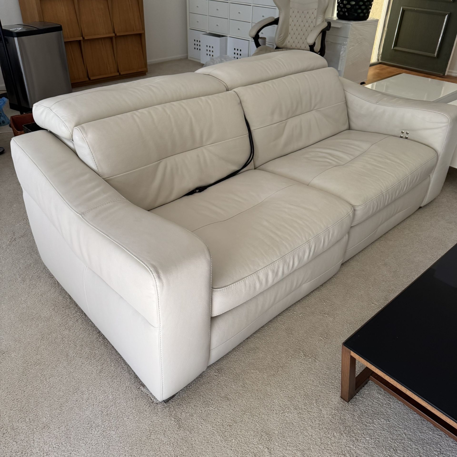 Natuzzi Editions Sofa with Dual Power Recliner and Adjustable Headrest Very Clean and Good Condition