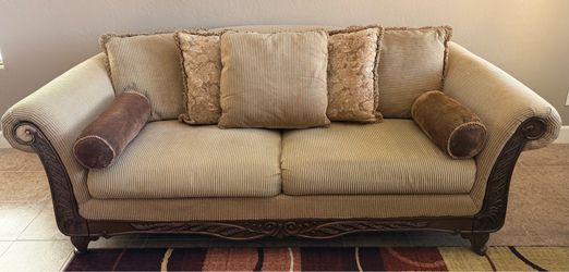 Traditional Sofa & Loveseat Set
