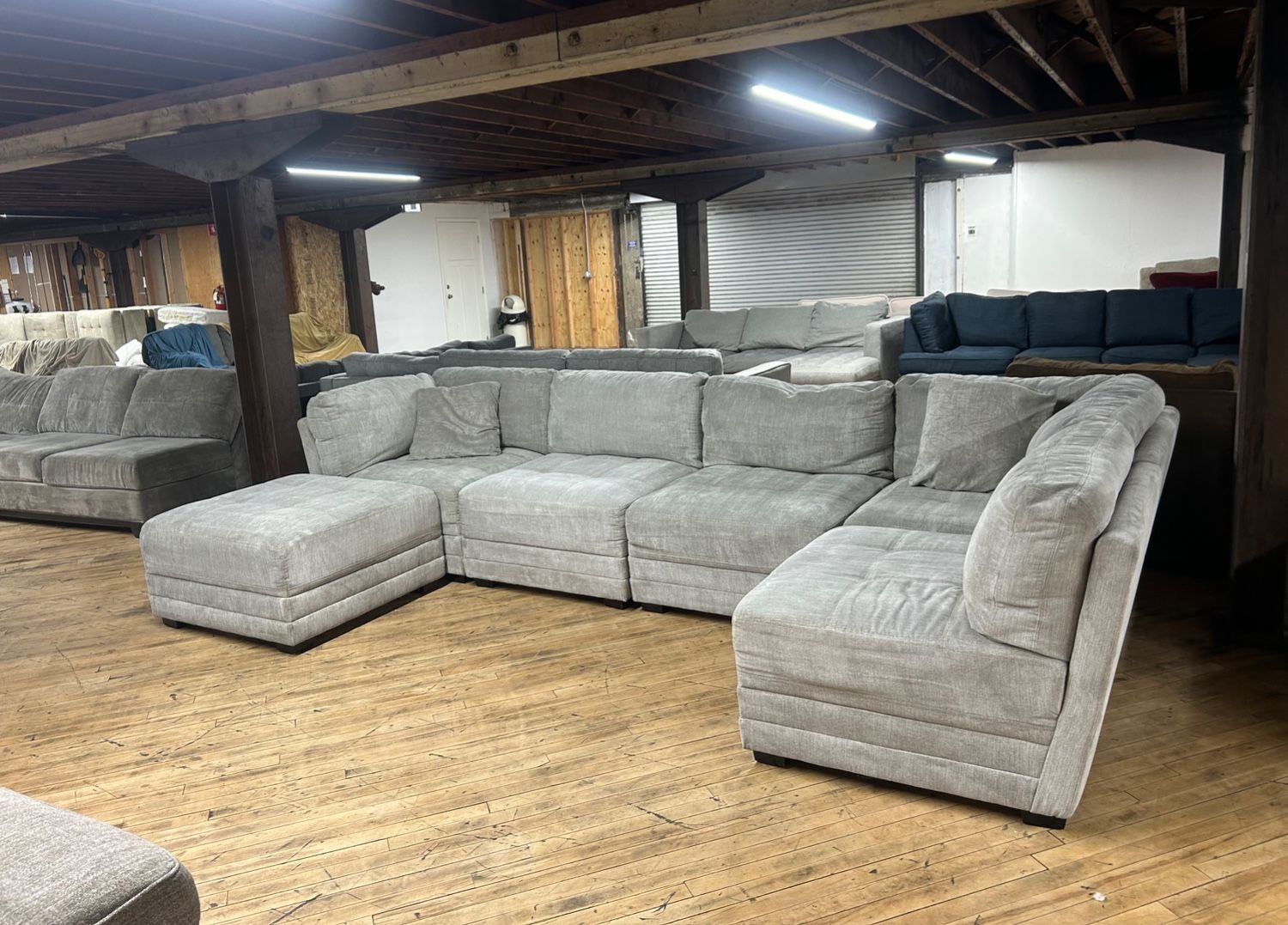 Delivery Available Thomasville 6pc Modular sectional couch