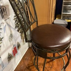 1 High Bar Stool in Excellent Condition