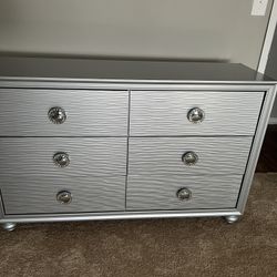 Kid’s Silver Dresser with Mirror