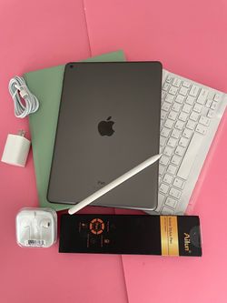Apple IPad 8th Generation (10.2” Retina /Latest iOS 26/ 2020 model) 32GB with stylus pen, keyboard & Accessories