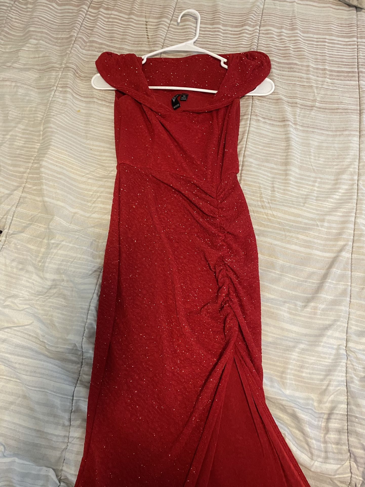 log red sparkly dress